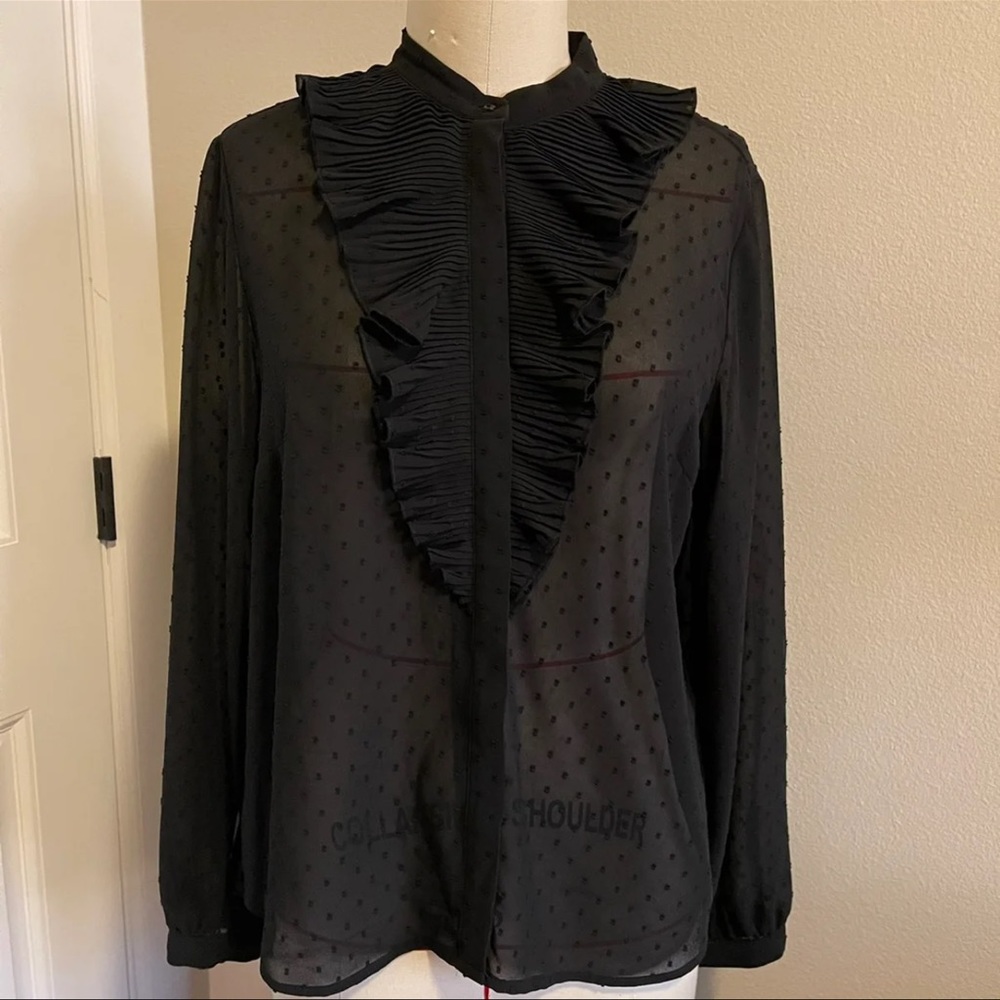 H&M black blouse with ruffles collar